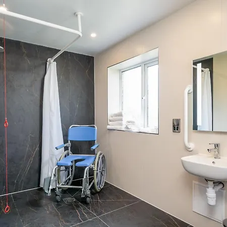 Rochestown 4*