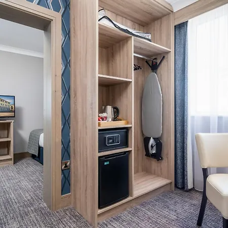 Rochestown 호텔 4*