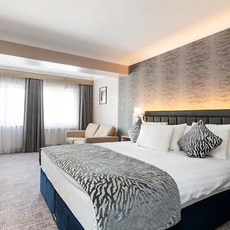 Rochestown 4*