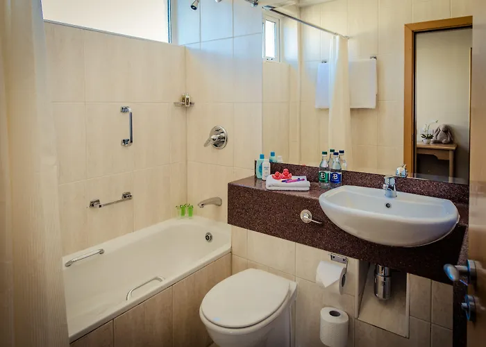 Rochestown 4* דן לירי