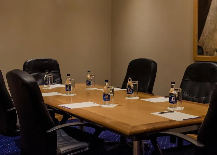 מלון Rochestown 4*